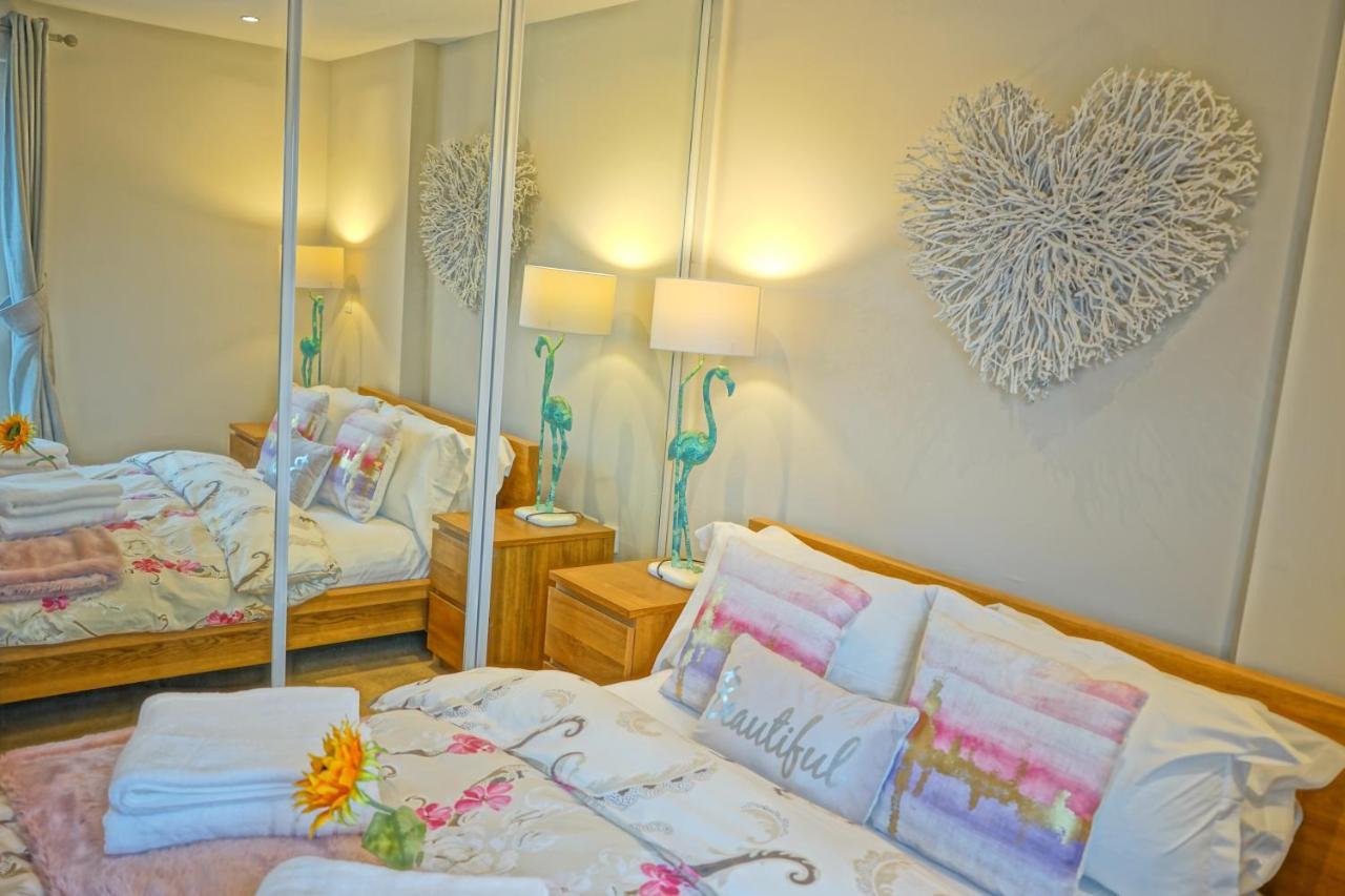 Soak Up The Light At A Soothing, Stylish Apartment In Swansea Marina Exterior foto