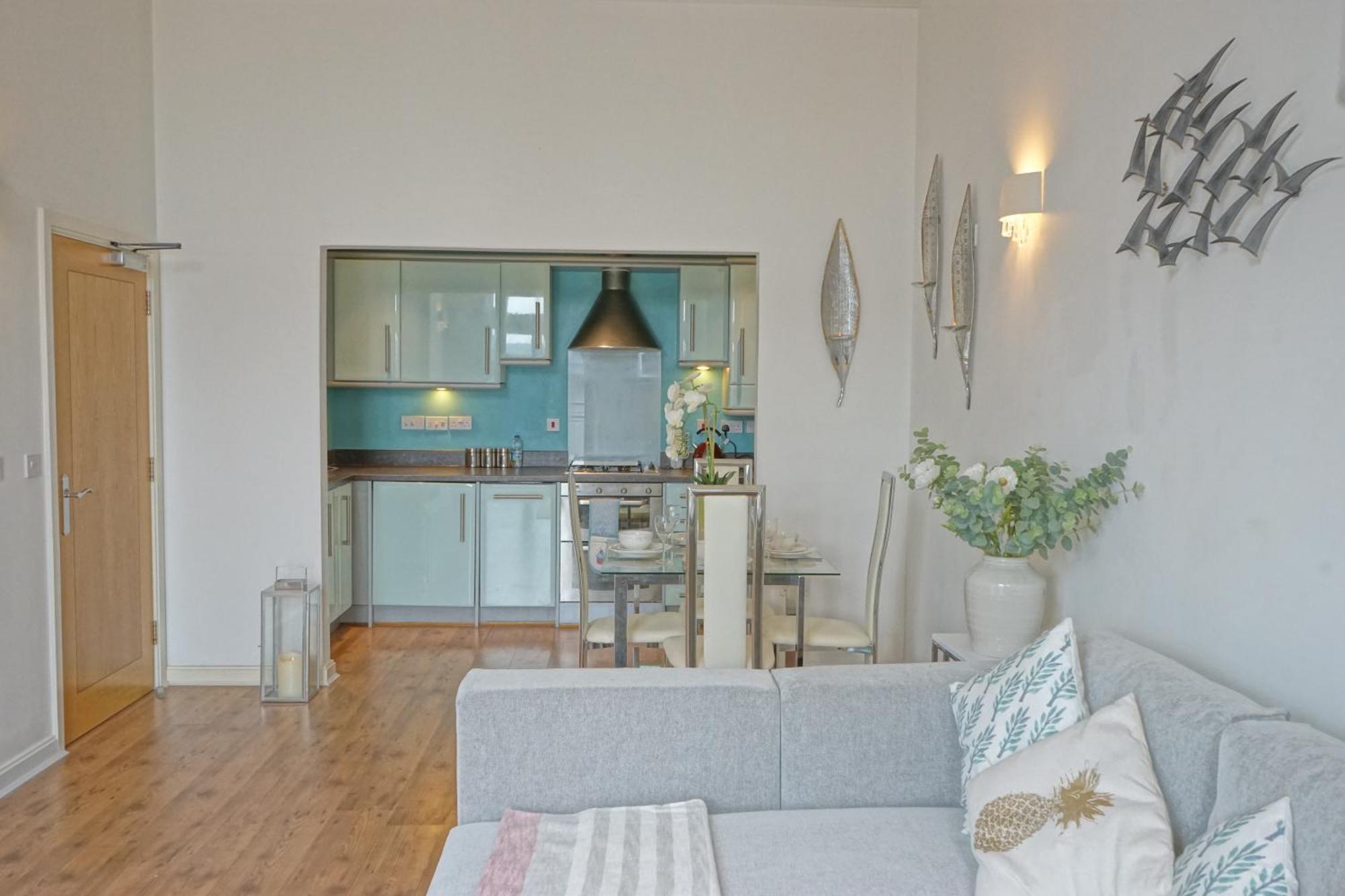 Soak Up The Light At A Soothing, Stylish Apartment In Swansea Marina Exterior foto