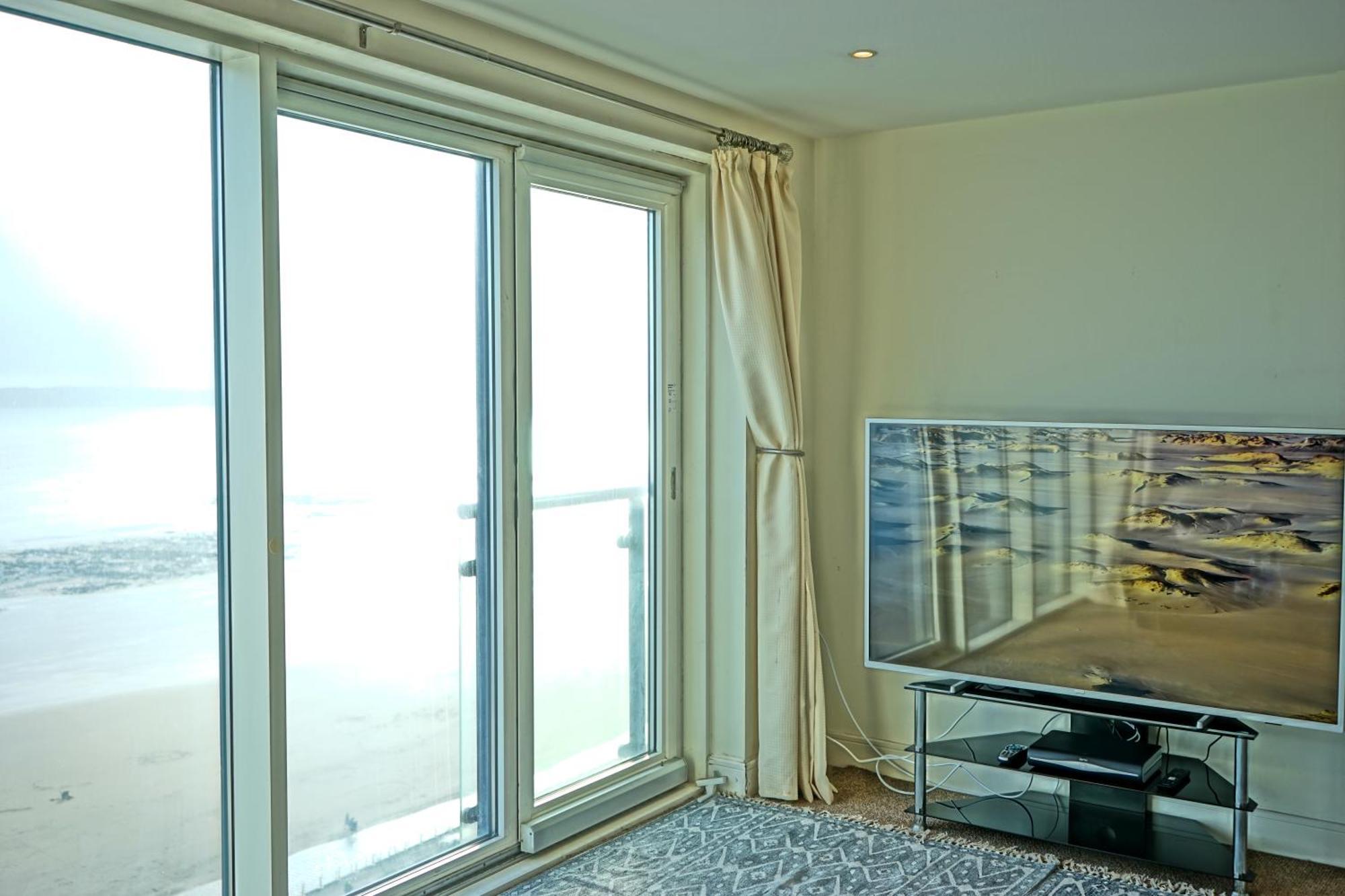 Soak Up The Light At A Soothing, Stylish Apartment In Swansea Marina Zimmer foto